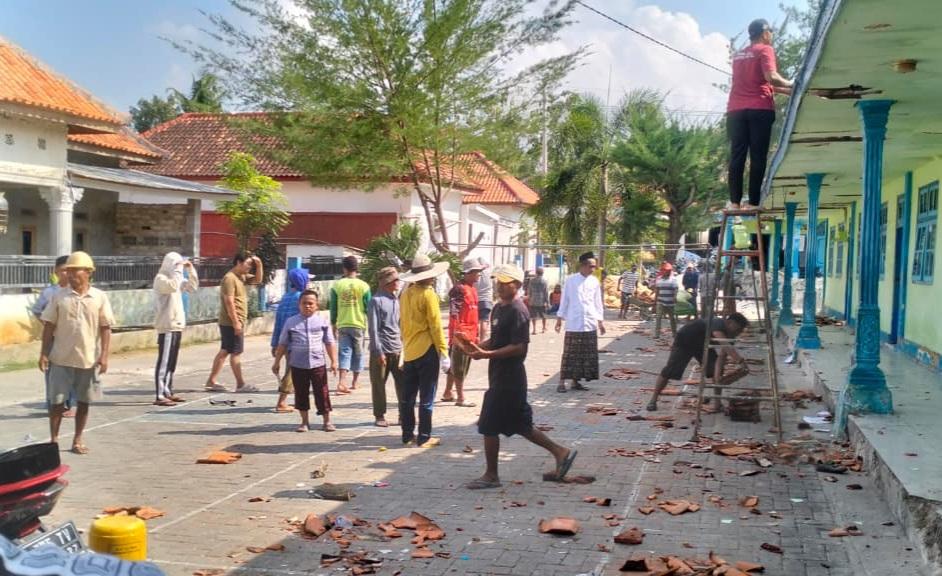 Day 1: Perombakan Gedung Dimulai, Santri, Alumni dan Masyarakat Bersatu