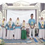 Para pengunjung soroti Ahmad Khoiril Aziz, Santri MI yang Pecahkan Dominasi Santri Putri